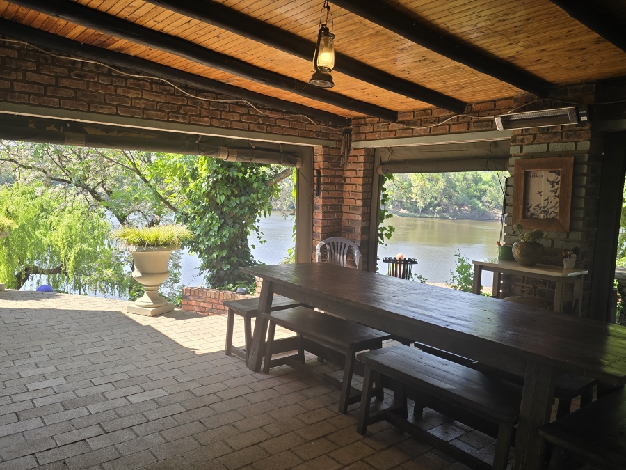 4 Bedroom Property for Sale in Lindequesdrif North West